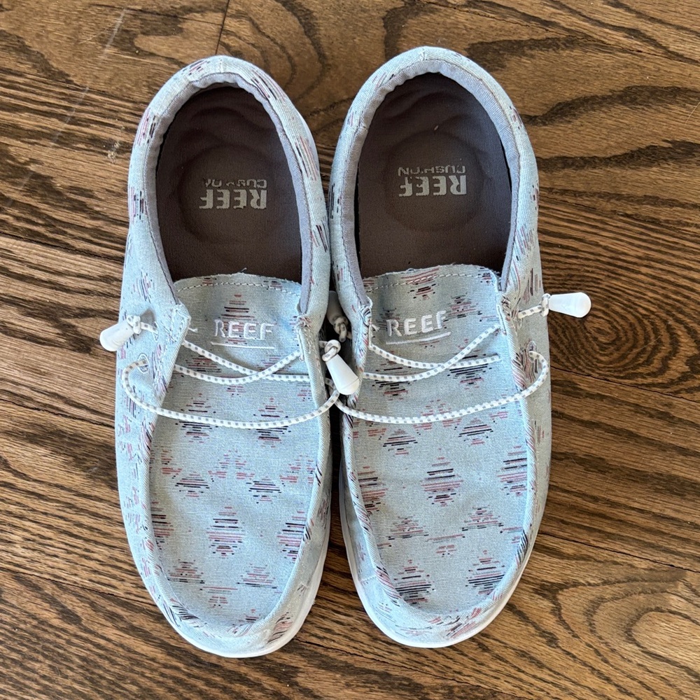 Men’s Size 8.5 Reef Shoes